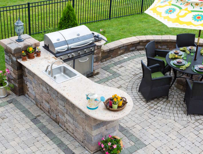 DIY Outdoor Kitchen Projects For Summer